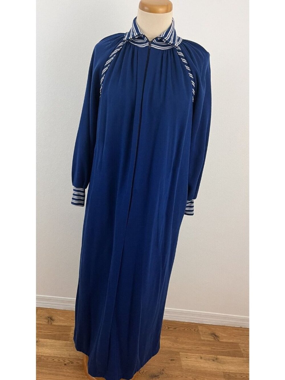 Vintage Leisure Life Women's S Bathrobe Long Robe Zip Front Blue Mock Turtleneck